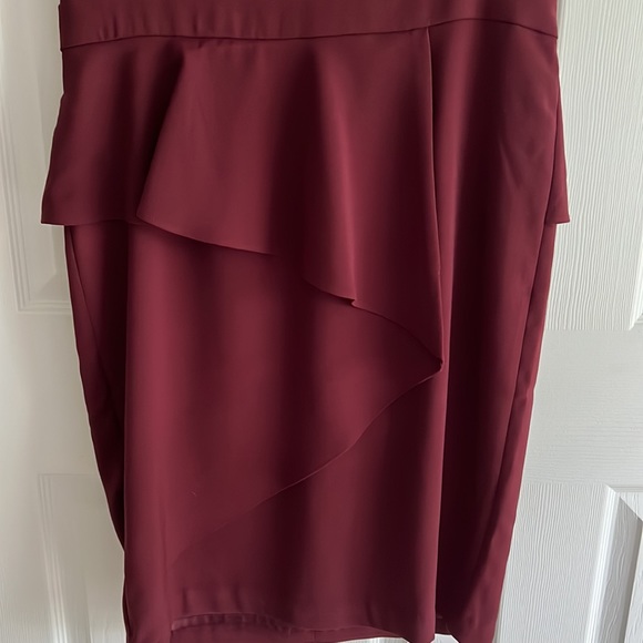 Women’s WHBM dress wit back zipper and v neck. Color maroon. - Picture 5 of 7
